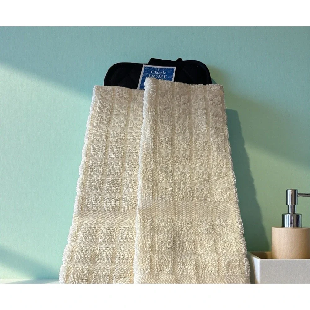 7 PC Bath & Body Works Gift‎ Basket Body Cream Mist Kitchen Towels Potholders